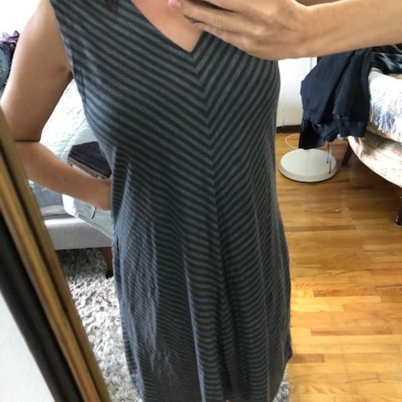 Icebreaker grey striped dress Small. - Picture 1 of 3